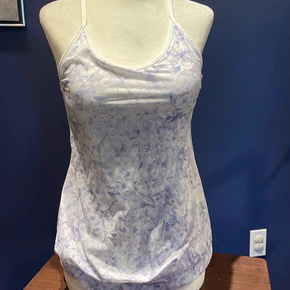 Tonic Active// workout tank top size medium white glacier design - Picture 1 of 4